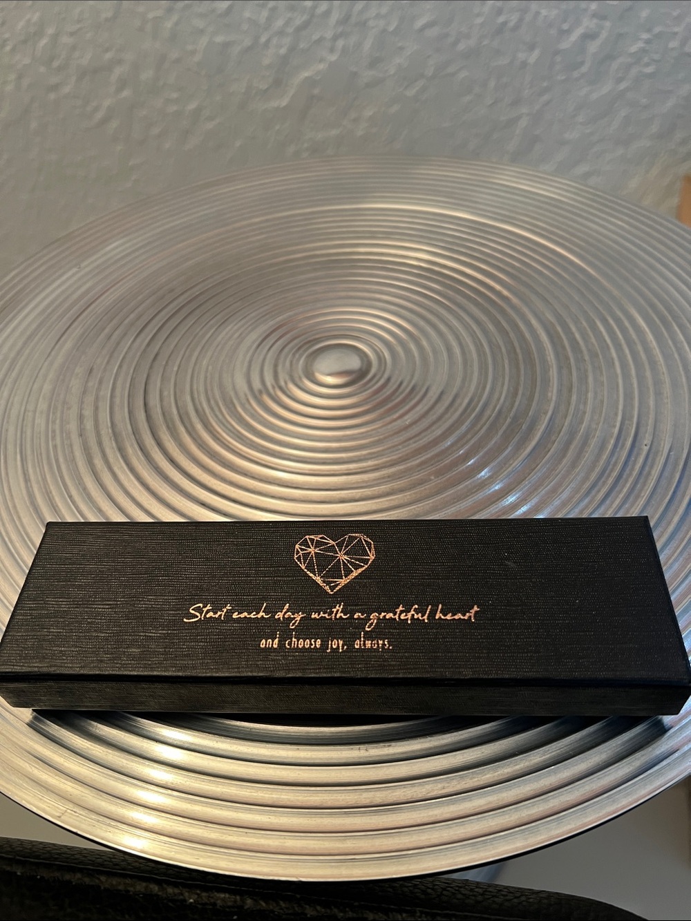 BALLPOINT PEN with a beautiful top and a motivational theme in a gift box.